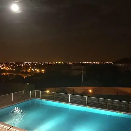 /sunny Countryside With Pool